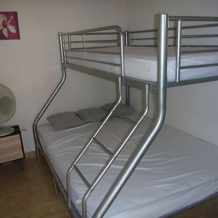 2 Pieces Avec Acces Direct Plage, Terrasse Et Parking - Fr-1-387-146 *